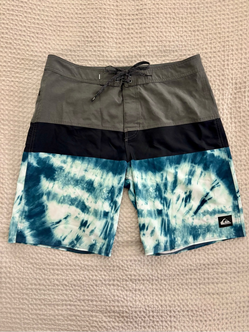 Quiksilver Men’s Highline Surfsilk Board Shorts size 33 like new!